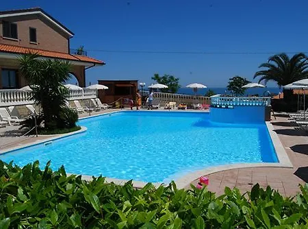 Il Borgo 3* Tortoreto